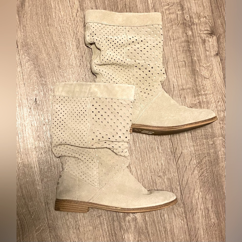 Toms beige slouchy boots